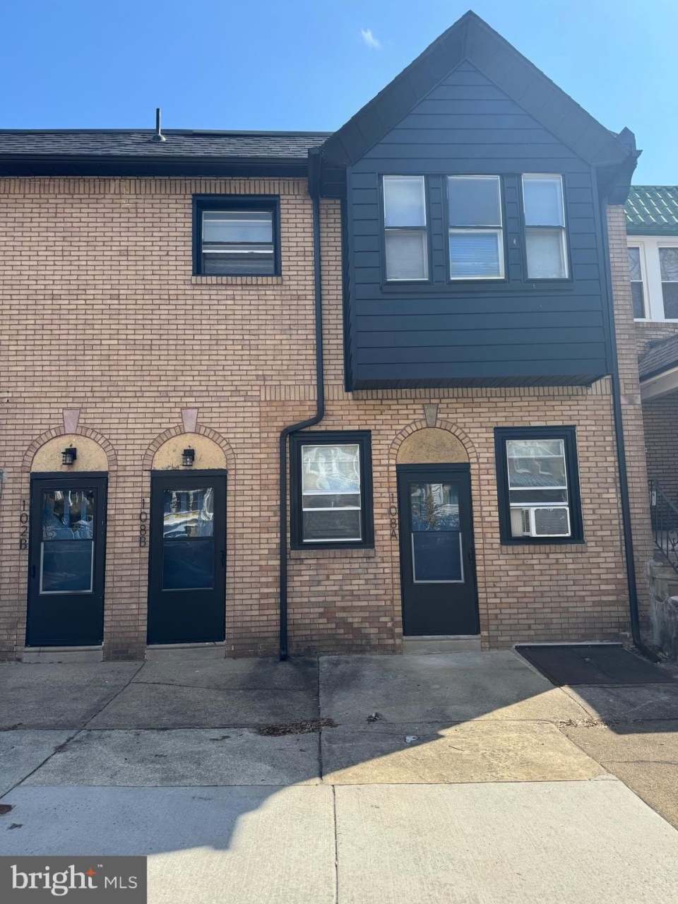 102 W SEDGWICK STREET