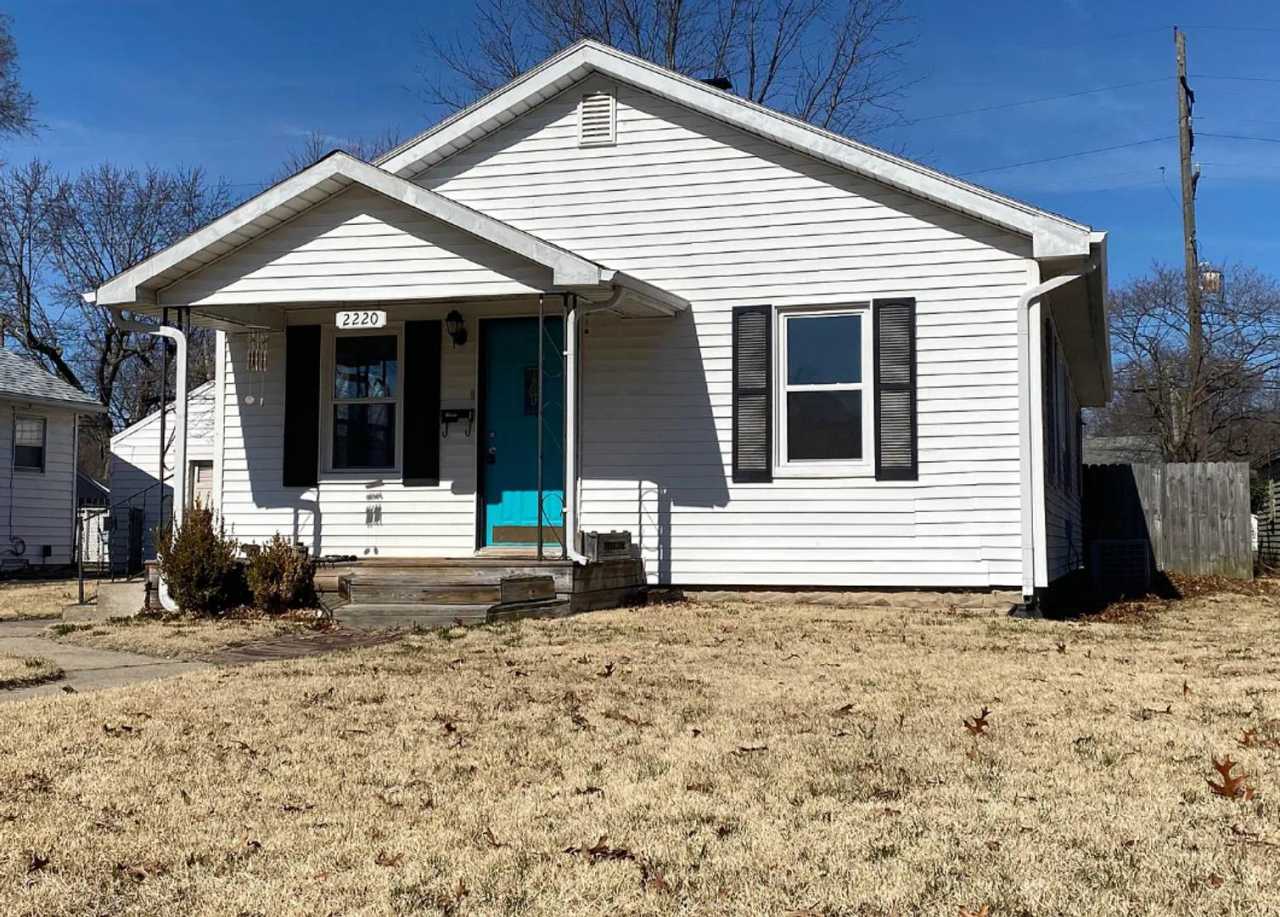 Remodeled 2 Bedroom W/ Fenced Yard and Basement