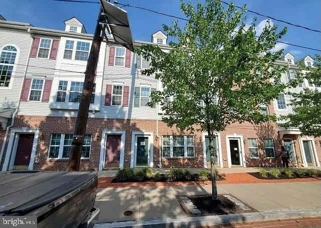 1038 LAMBERTON Street