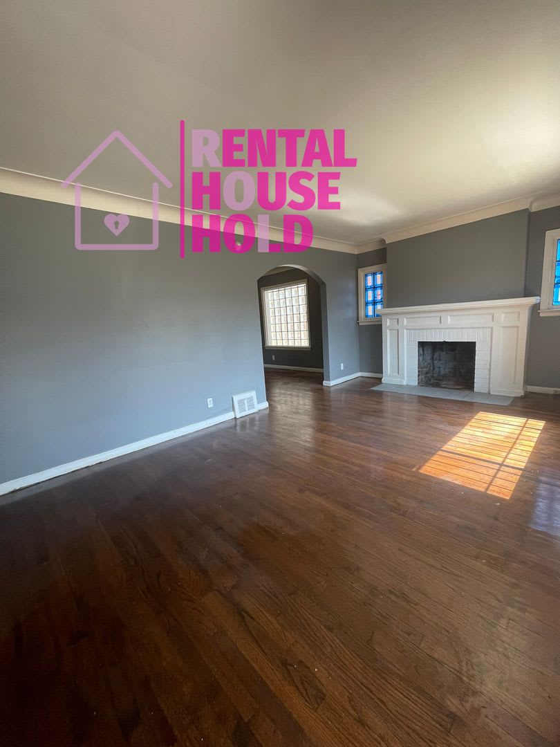 Summer Special~ 3 BEDROOM 2 BATH BUNGALOW FREE PRE-SCREEN