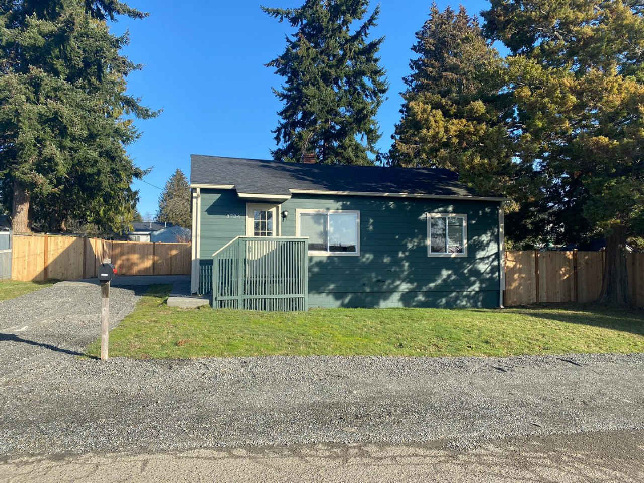Charming Remodeled 2-Bedroom Home with Fully Fenced Yard in Bremerton!