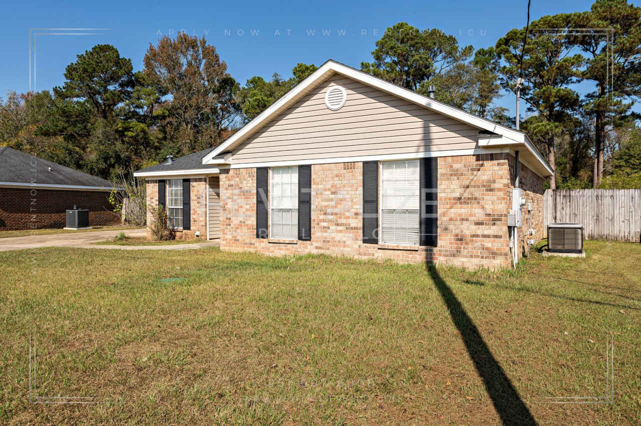 Charming 3-Bed 2-Bath Brick Home in West Mobile
