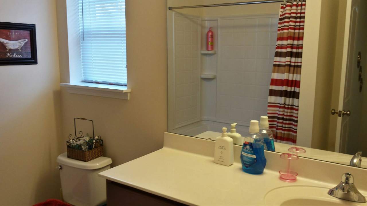 3 bedroom 2.5 bath townhome in University Area