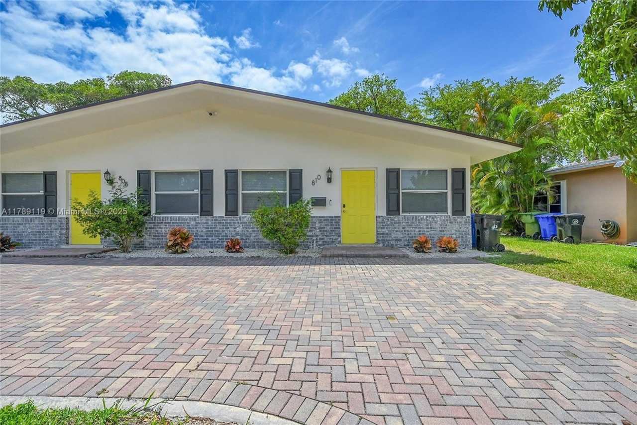 810 SW 12th Ct