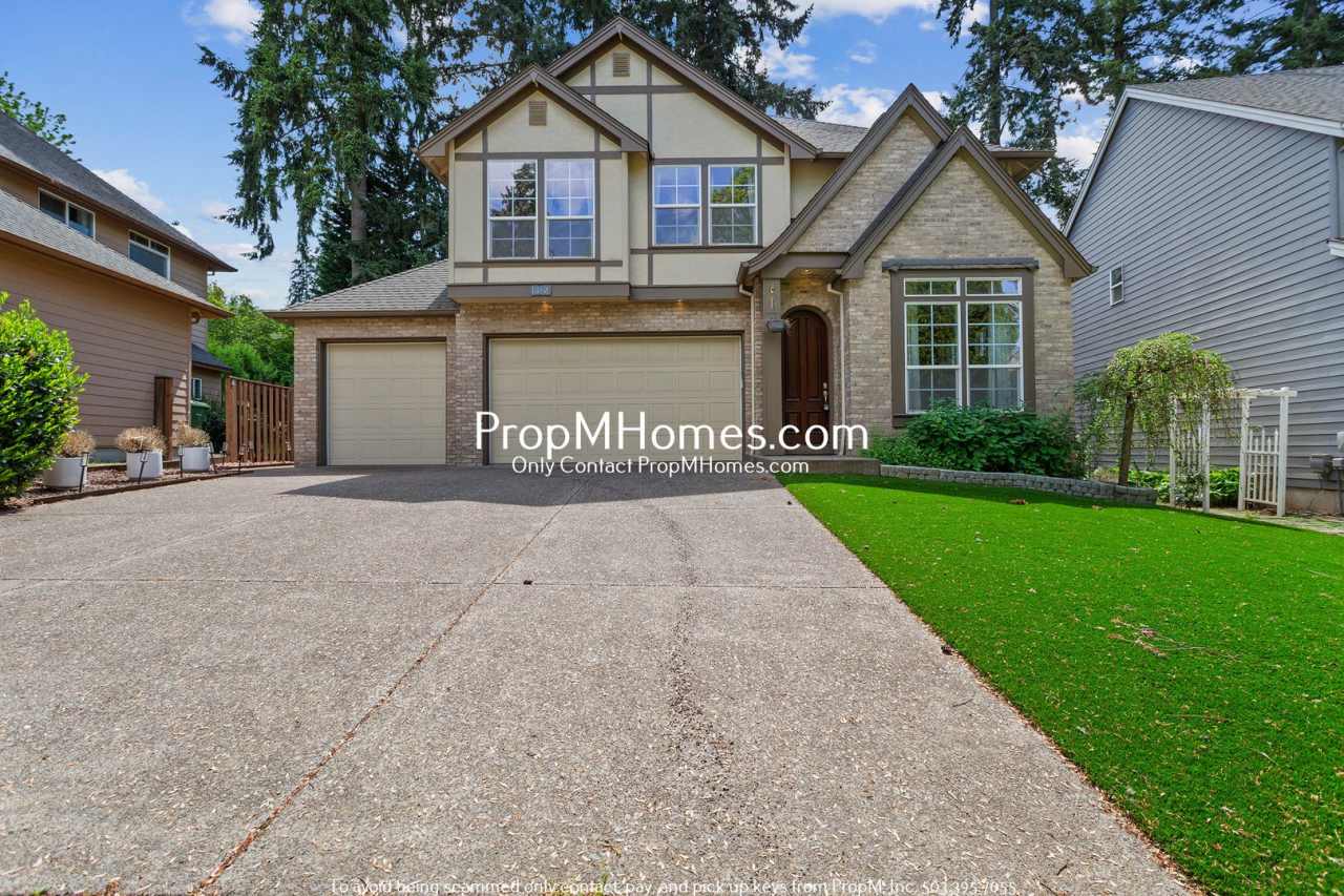 Four Bedroom Luxury Home in Tualatin - Turf Grass!