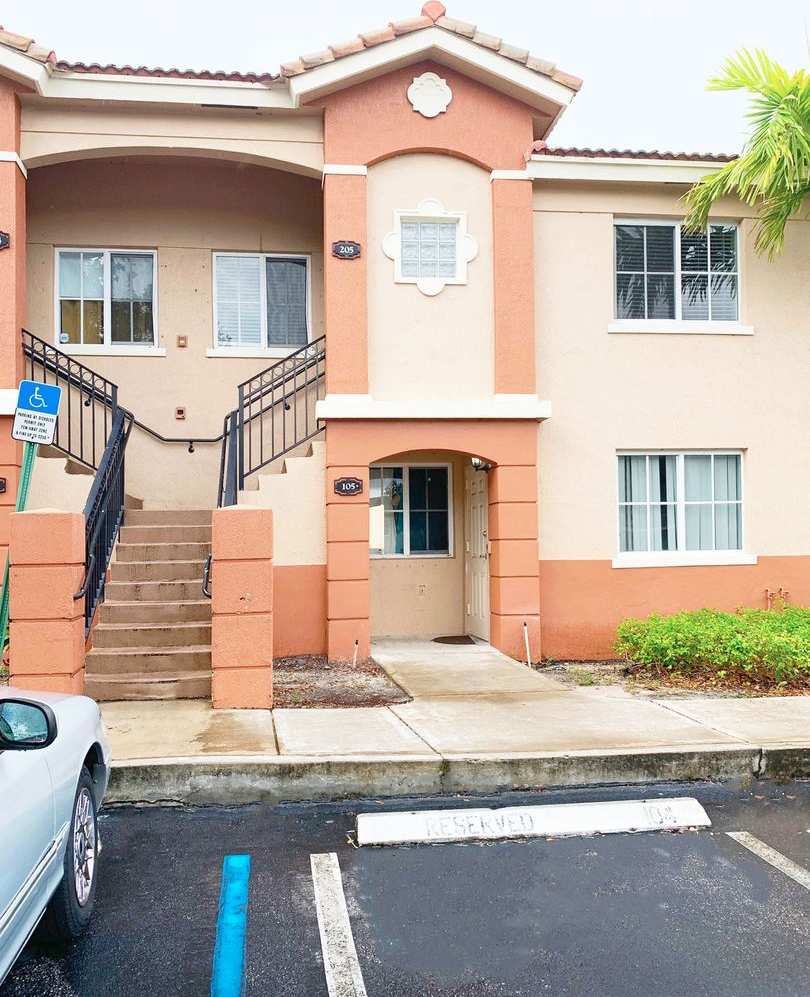 2BD/2BA Condo in Briar Bay!