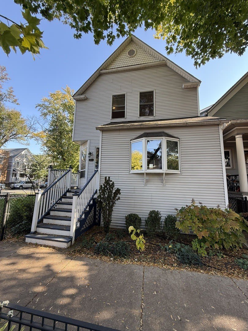 3857 N Hermitage Avenue