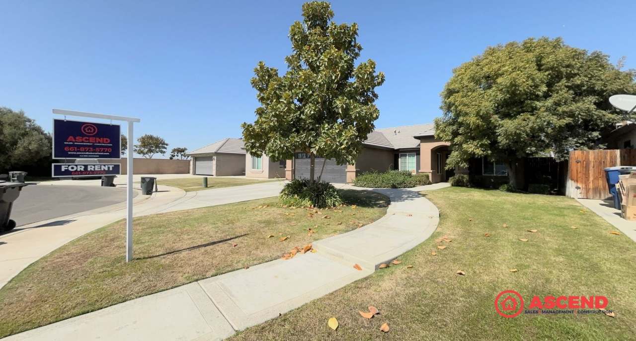 3 Bedroom Home In Northwest Bakersfield!