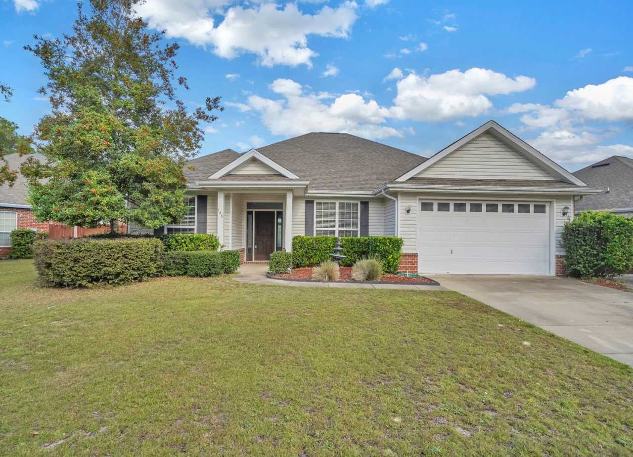 4bedroom 2 bath South Crestview home...Available 1/1/2026