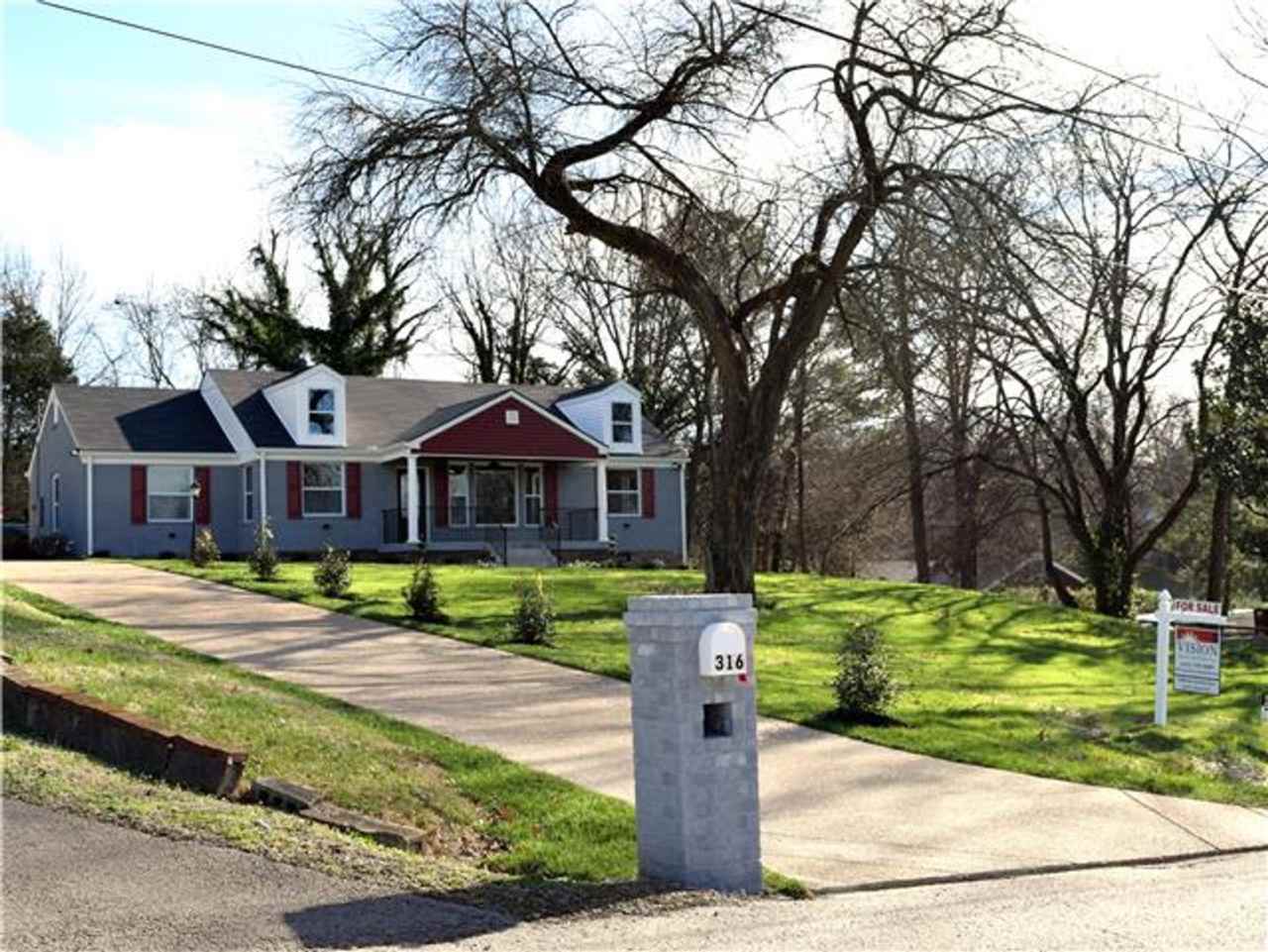 LIKE NEW! Extensive renovation in established Glencliff Estates