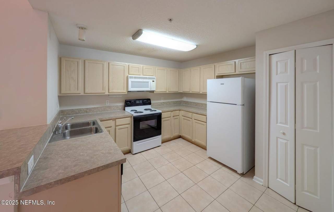 6076 MAGGIES Circle S unit: 115