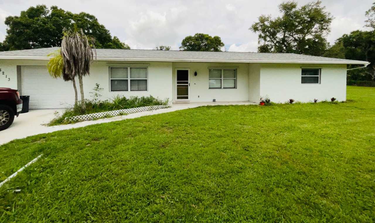 2 poss. 4 bedroom, spacious home in Lakewood Park