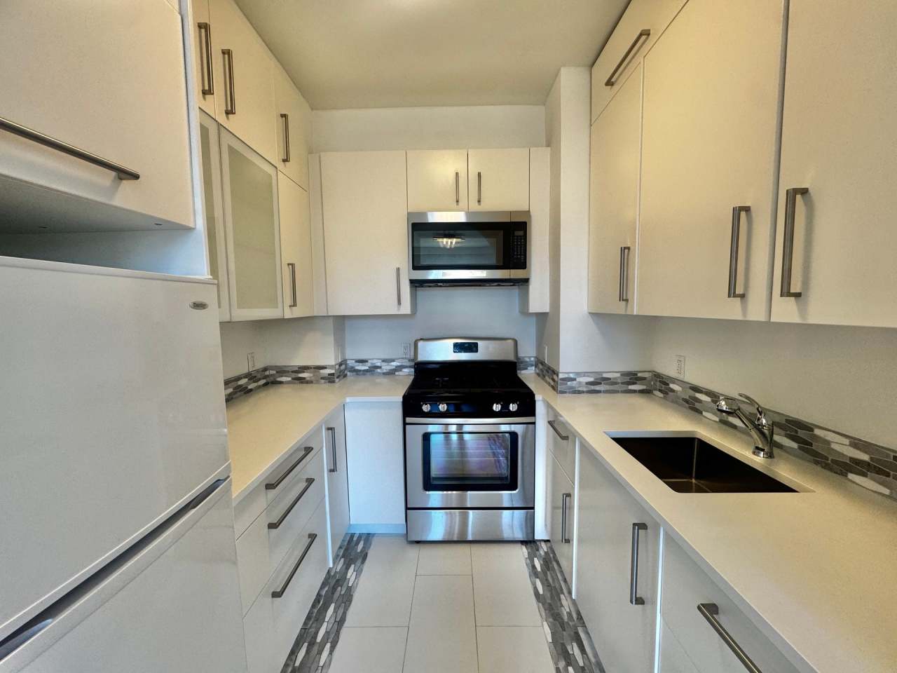 Pacific Heights: Super Sunny Jr 1 Bedroom w/ Remodeled Kitchen on 5th Floor