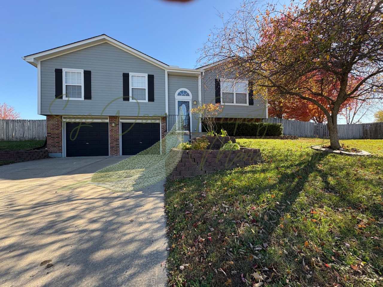 BEAUTIFUL BLUE SPRINGS HOME!!!