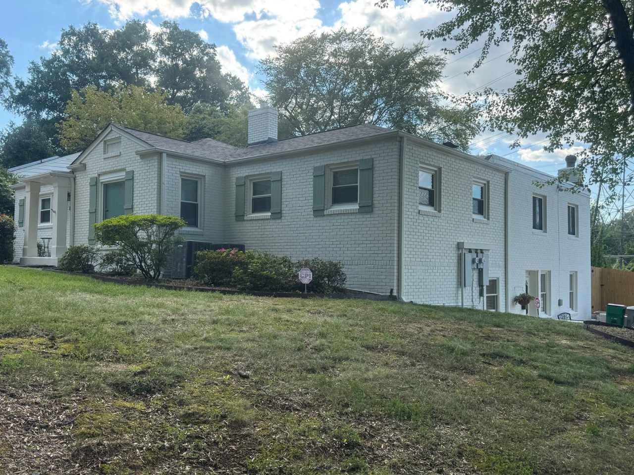 ** 50% off the first full month’s rent ** Recently renovated 2-bedroom Duplex in LoSo!