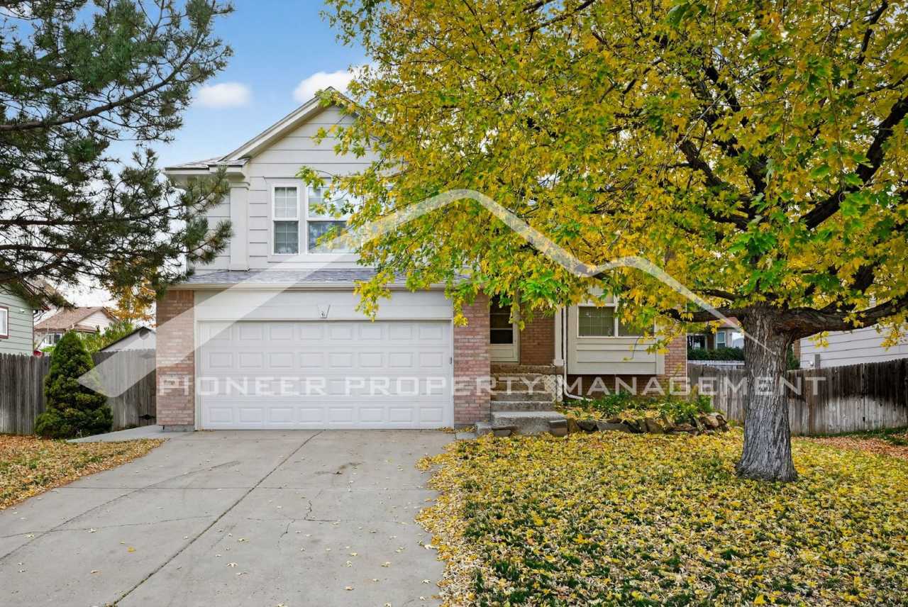 Spacious Home with Central AC and Gas Fireplace