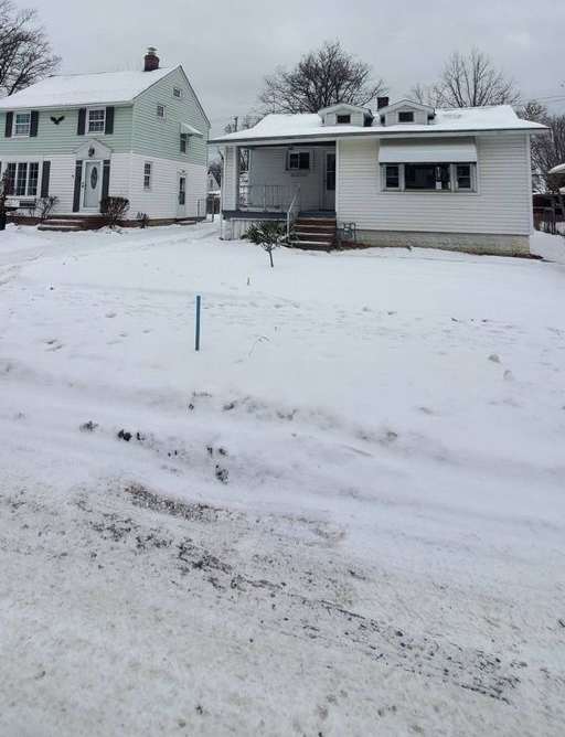 Charming 2-Bedroom Property in Prime Location