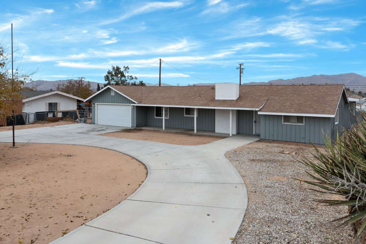 Available Now – 4 Bed, 3 Bath Home in Apple Valley