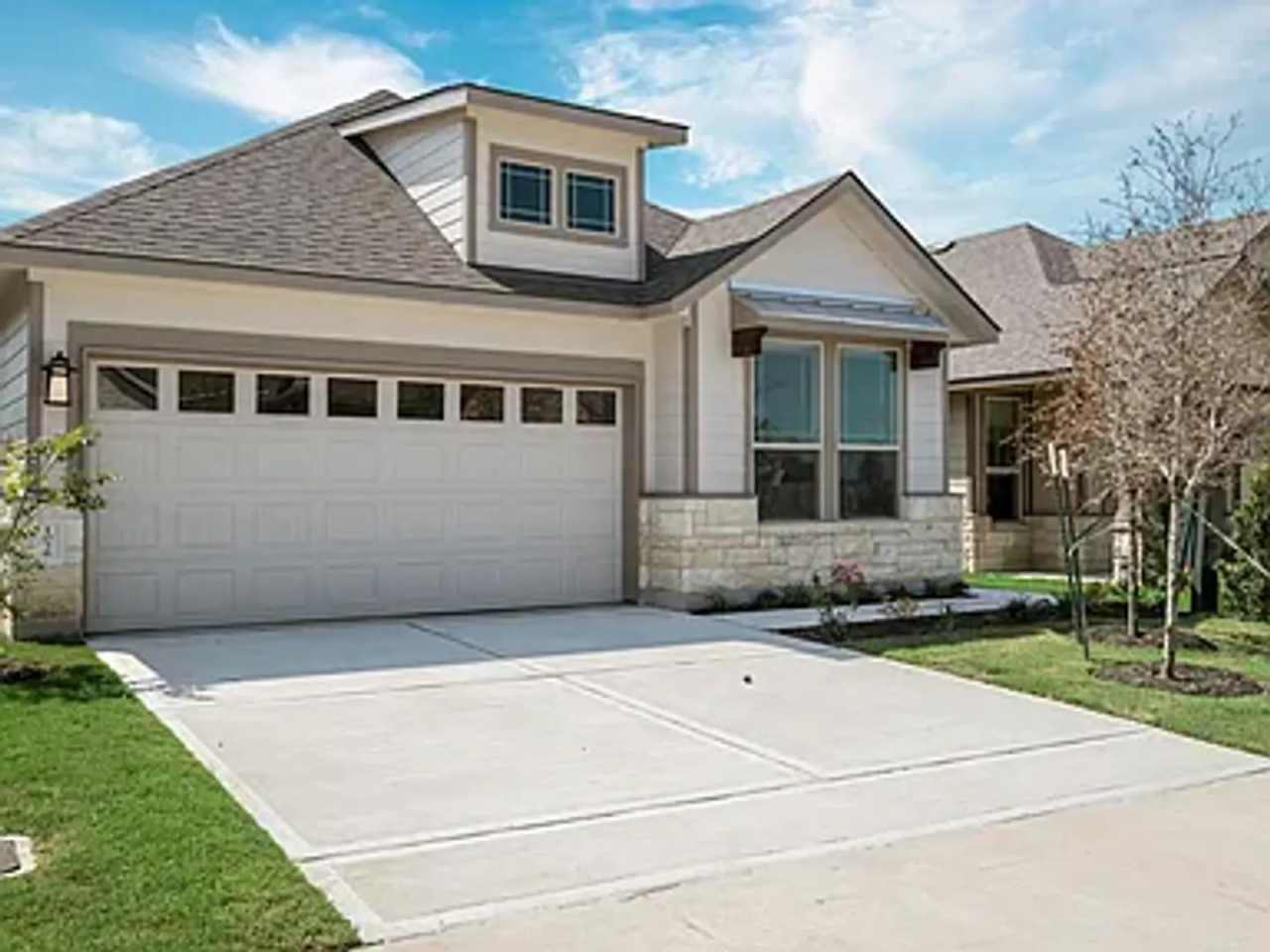 3 Bedrom 2 bath with a 2 car garage