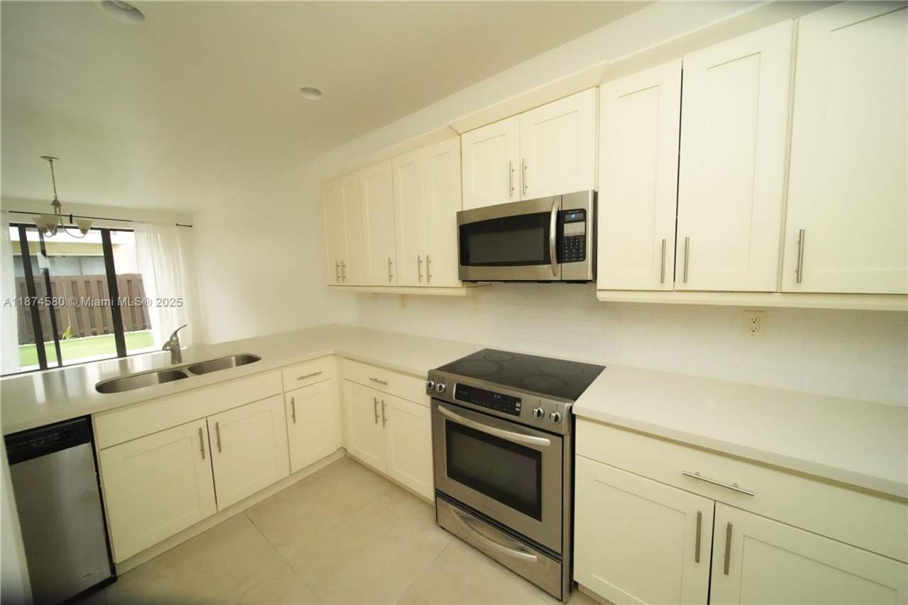 10457 NW 61st Street, Doral, FL 33178