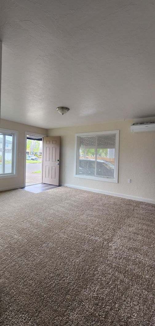 $500 MOVES YOU IN! 3 Bedroom Albany House - Pet Friendly