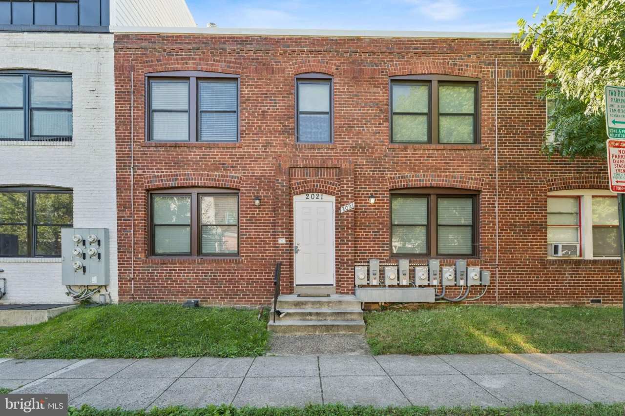 2021 E Street NE unit: 2