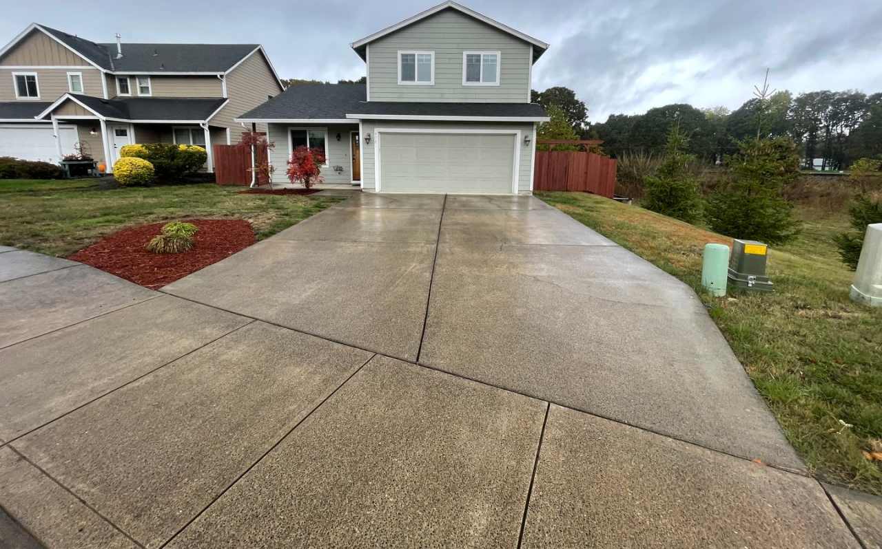 ** MOVE IN SPECIAL** 4 Bedroom House in Jefferson!