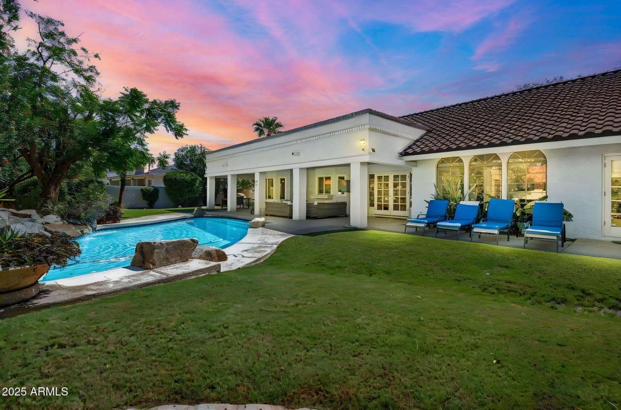 9504 E SUNNYSIDE Drive