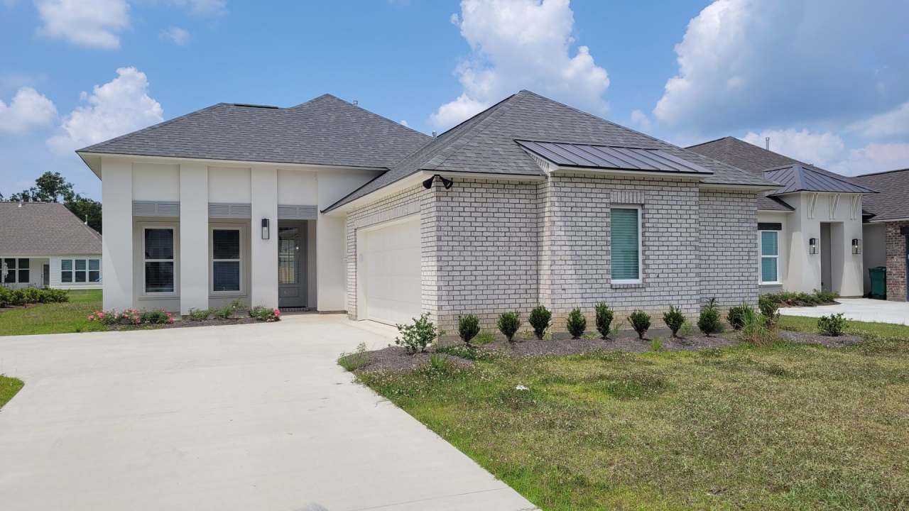 Beautiful 3 bedroom home plus office! $500 off first month with 30 day move in**