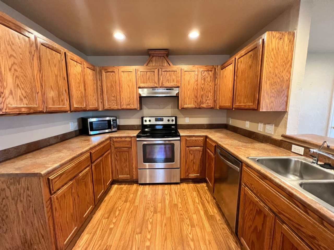 $500 OFF FIRST MONTHS RENT | Sweet Home in Hope Crossing!