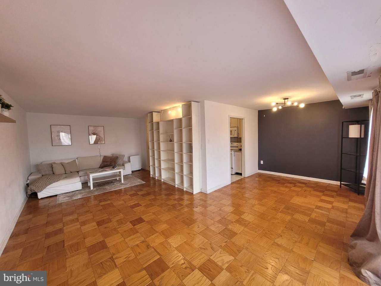 3101 S MANCHESTER Street unit: 512