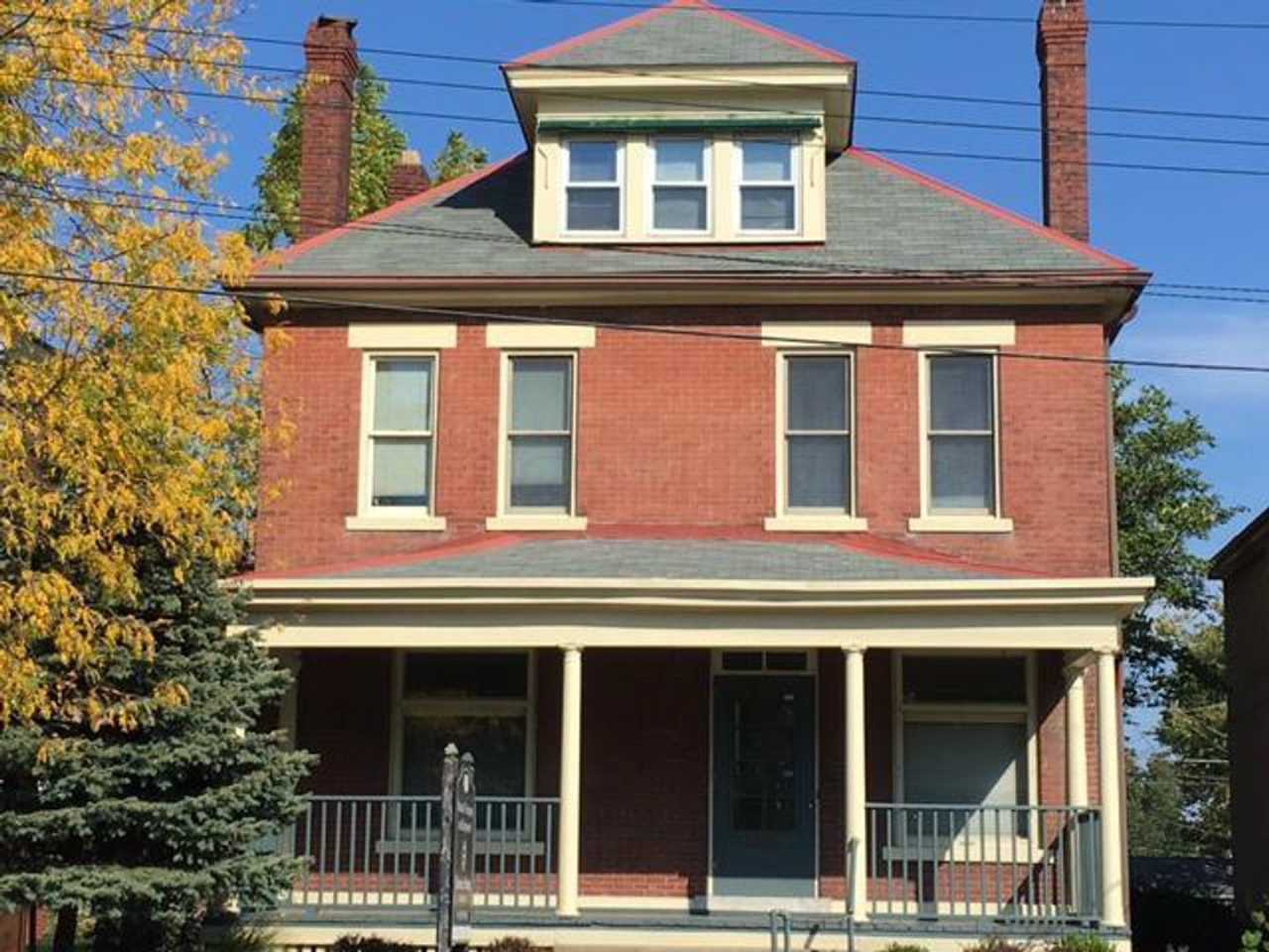 Huge Brick House! Free Parking!