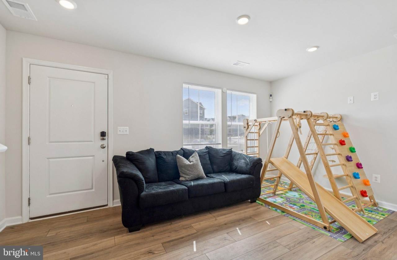 79 SWAN FIELD AVENUE