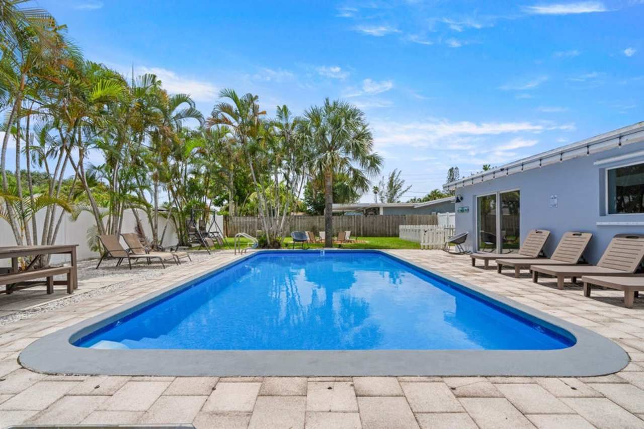 19165 SE Homewood Avenue, Tequesta, FL 33469