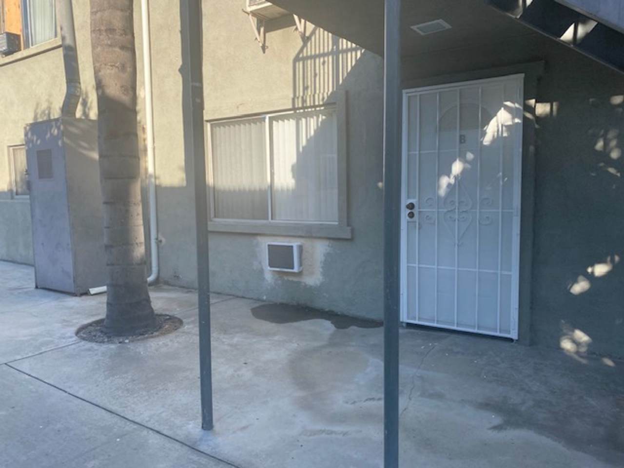 Modern Comfort in Downey: 2 Bed, 1 Bath Unit with Utilities Included!