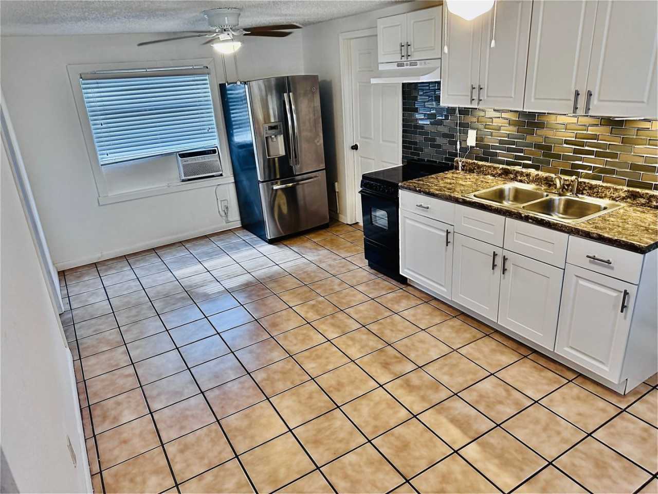 Charming 2BR Duplex in Bradenton