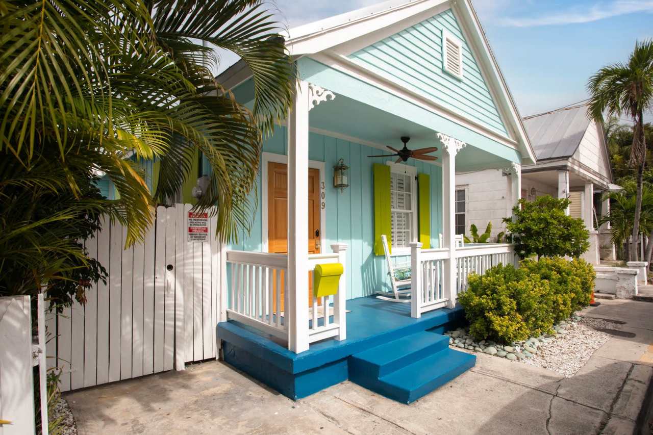 Key West Charm Meets Modern Elegance: Enchanting 2BR/1BA Retreat on Olivia Street