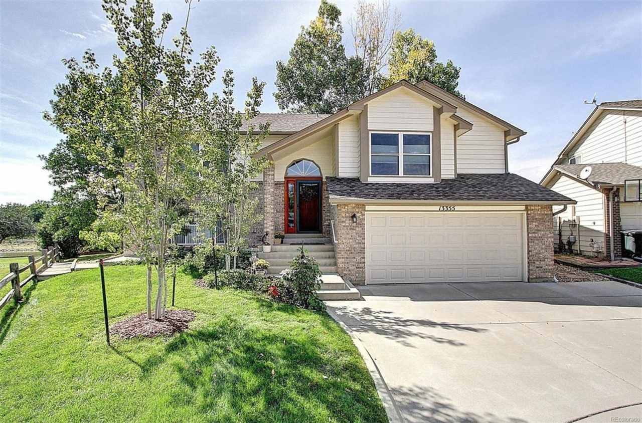 Gorgeous home on Lake in Broomfield Trails!