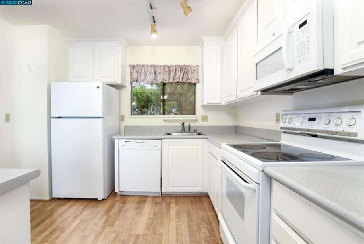 3 bedroom 2.5 bathroom townhome w/ 1 car garage in desirable Pleasant Hill neighborhood.