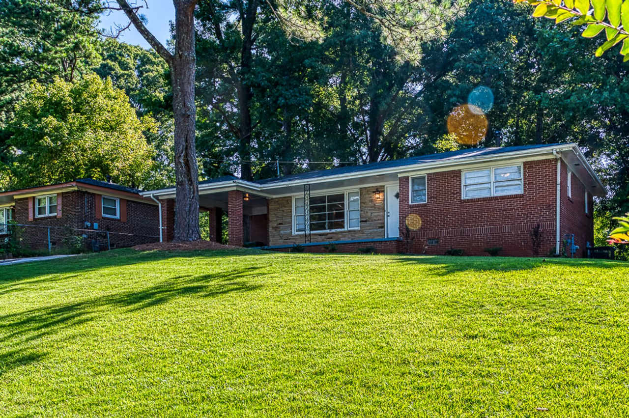 3 bedrooms  1.5 bath in Decatur!