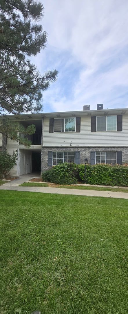 Charming 2-bedroom, 1-bathroom home located in the vibrant city of Orem