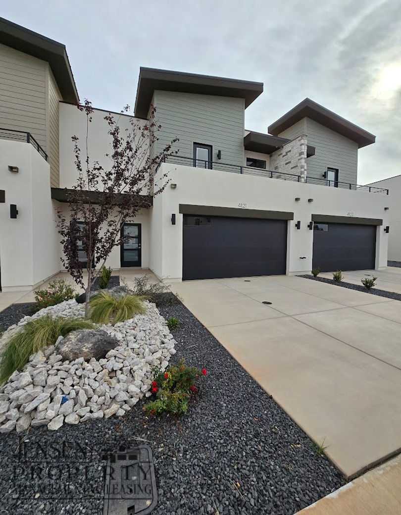 New Three Bedroom Town Home-Crimson Park