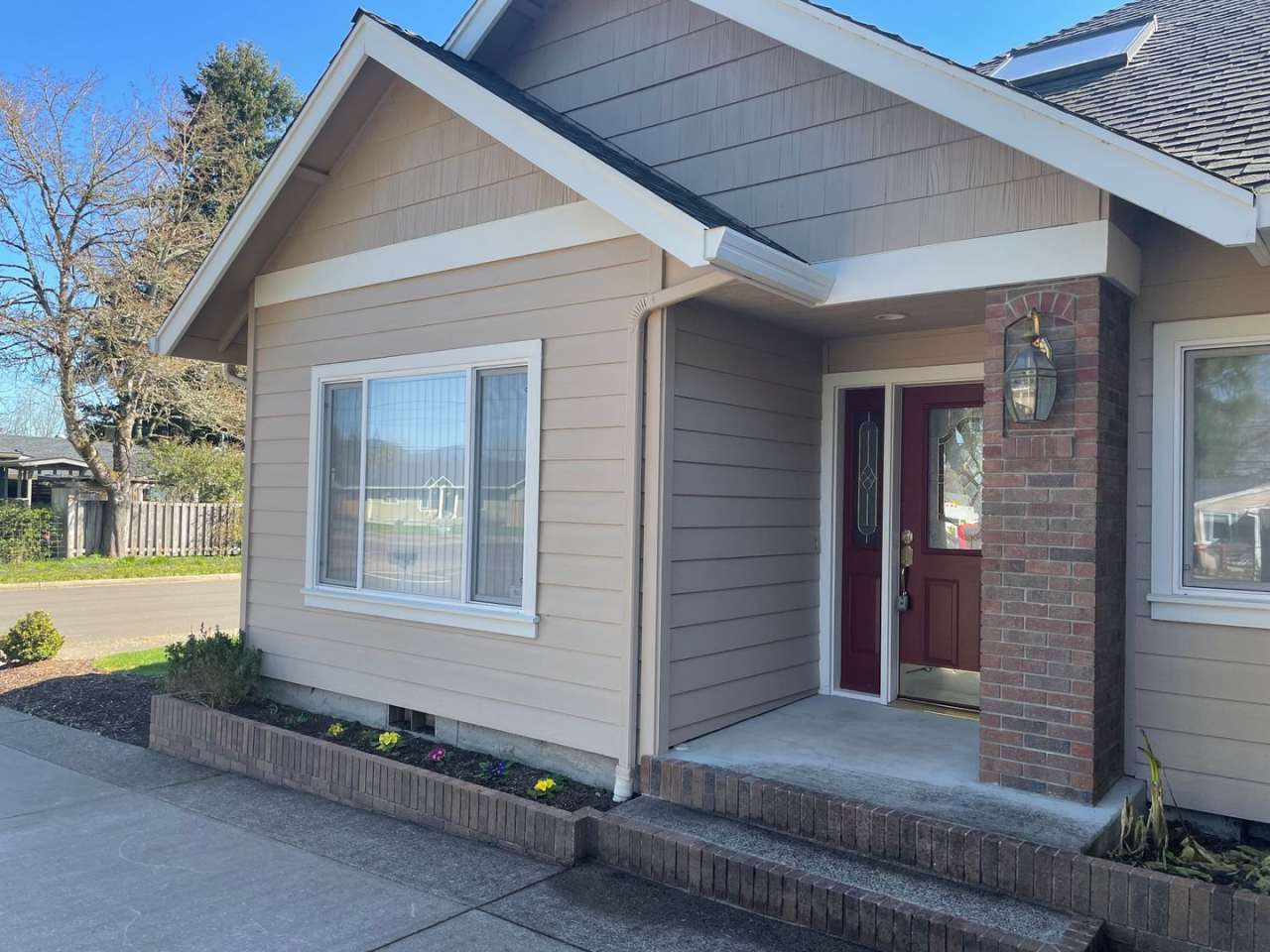 Lovely 3 Bed 2 Bath House in River Road Area