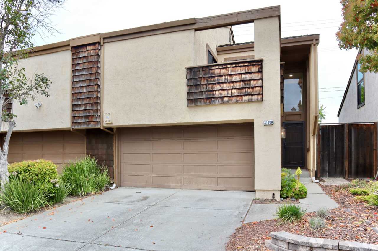 Spacious and bright 3-bedroom townhome-Northgate neighborhood-Fremont!