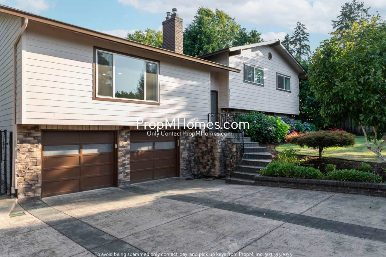 Stylish Updated Four Bedroom Home in Beaverton - DEPOSIT SPECIAL