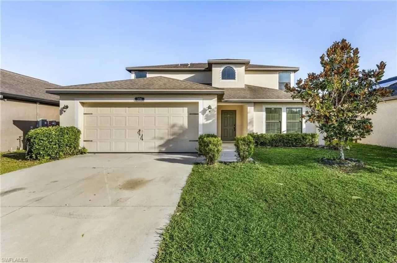 Stunning 5 Bedroom 2.5 Bath w/Den