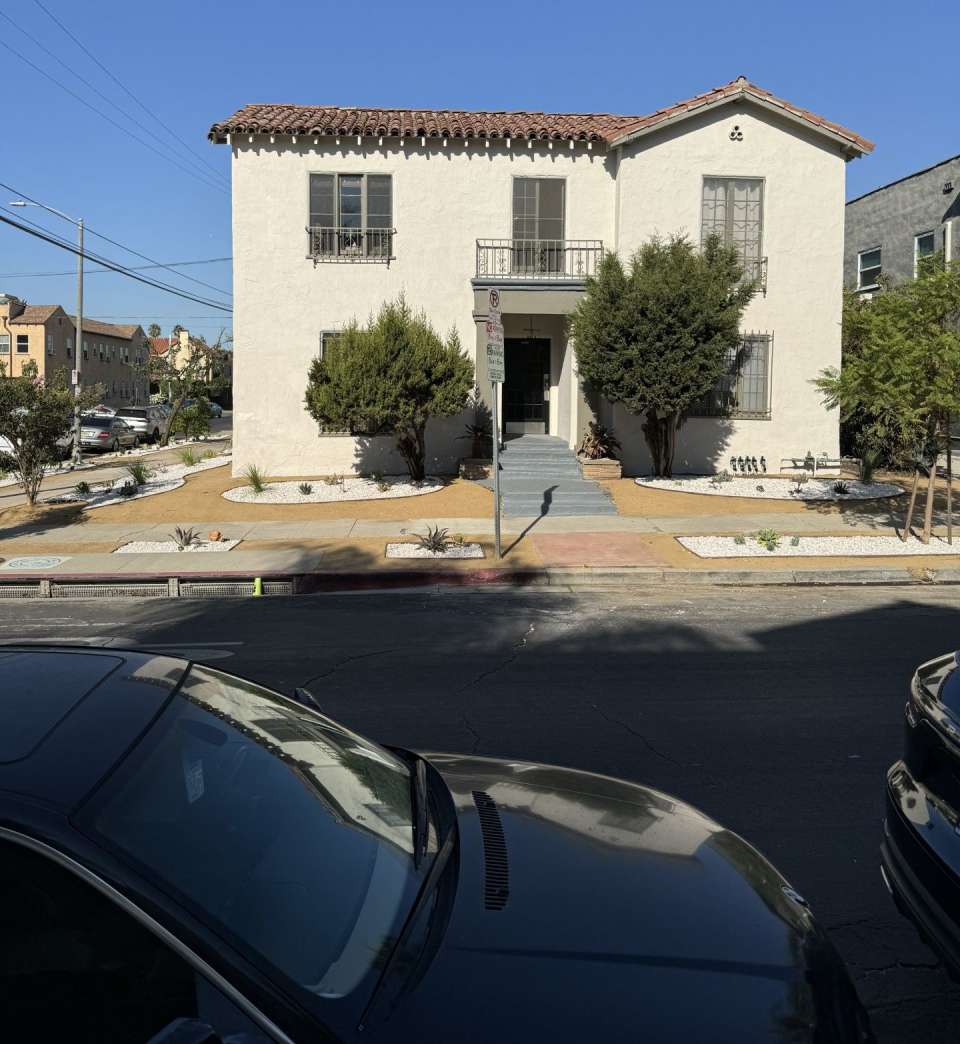 Curson Apartments...Newly remodeled...Brand New Kitchen...CALL NOW!!