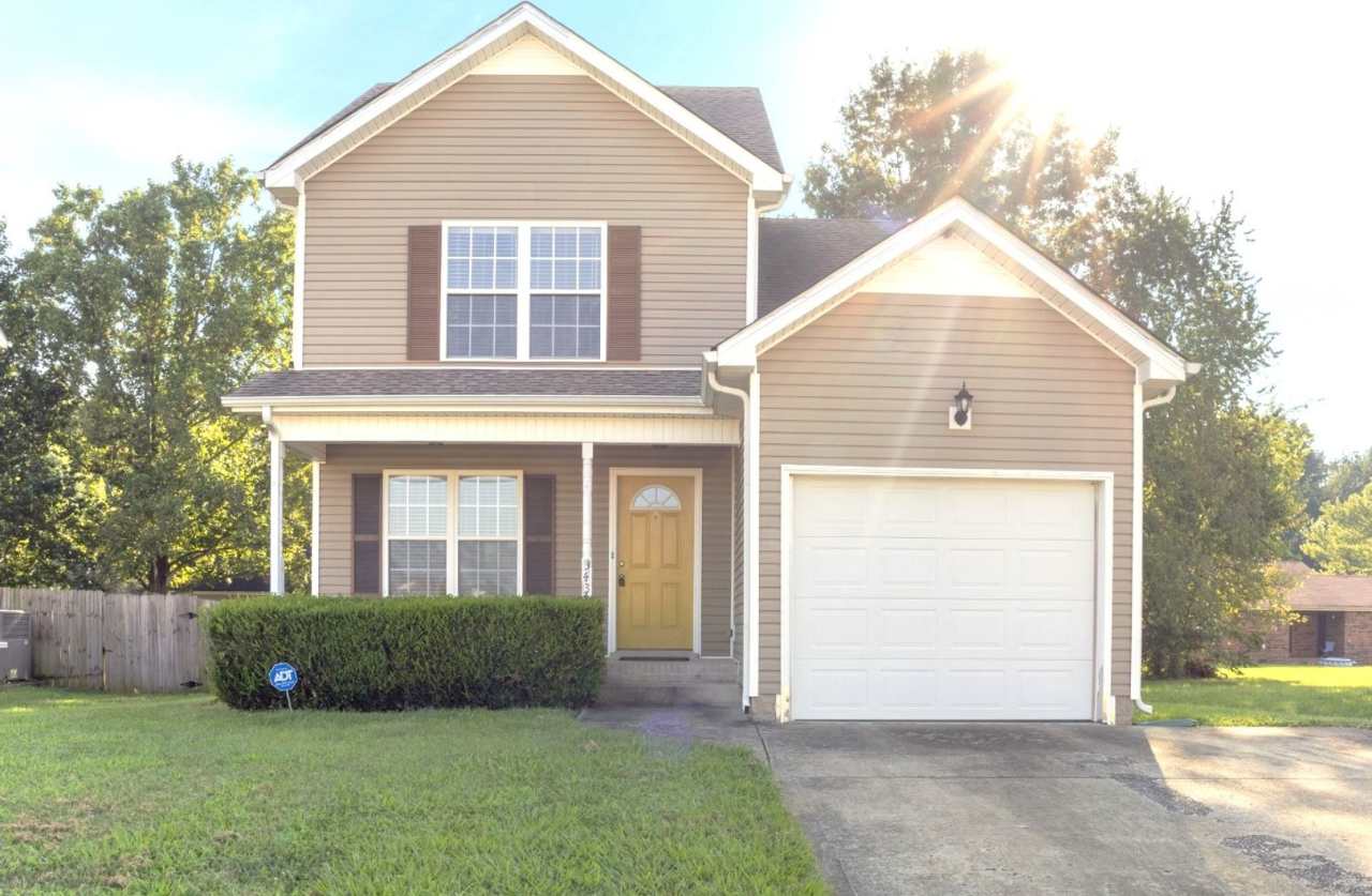 3 Bedroom 2.5 Bath home in well established neighborhood!