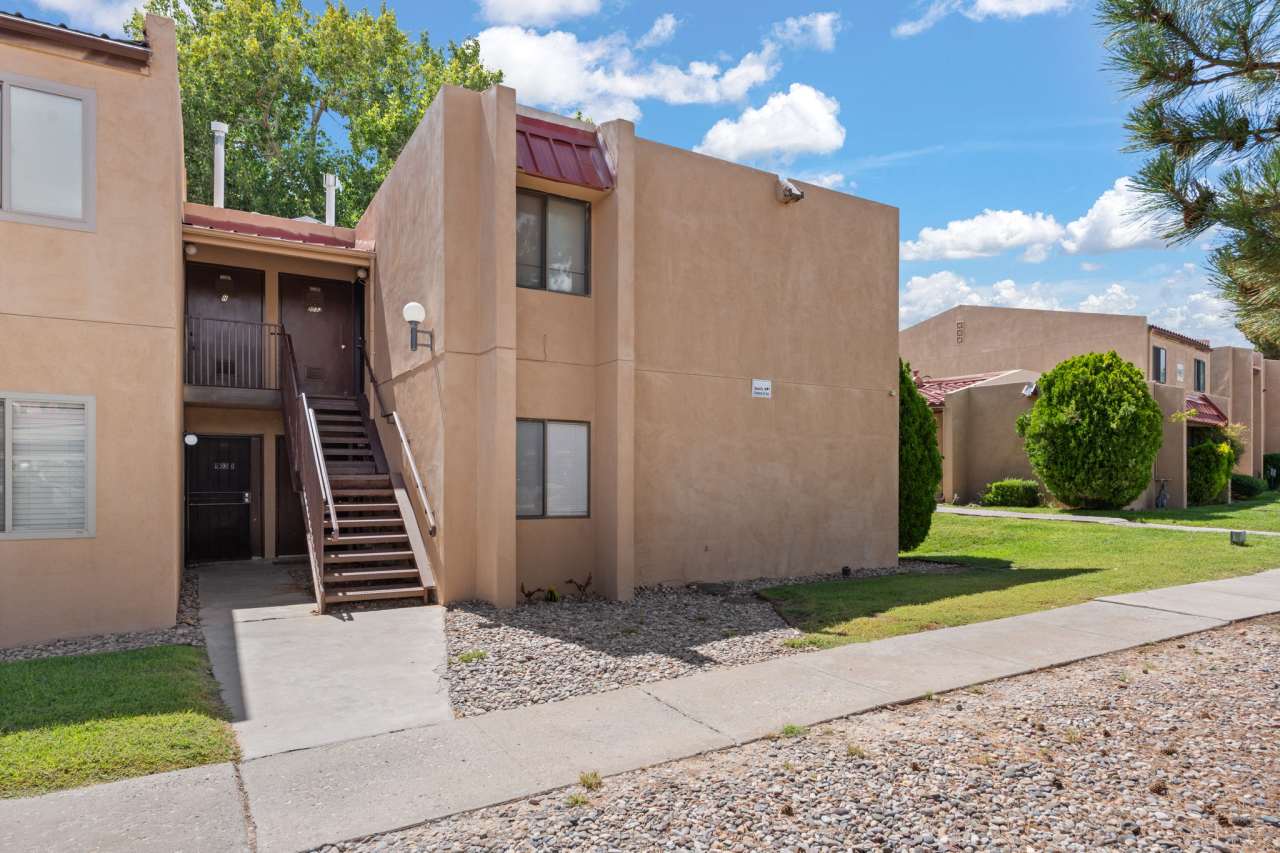 903-J Country Club Dr SE