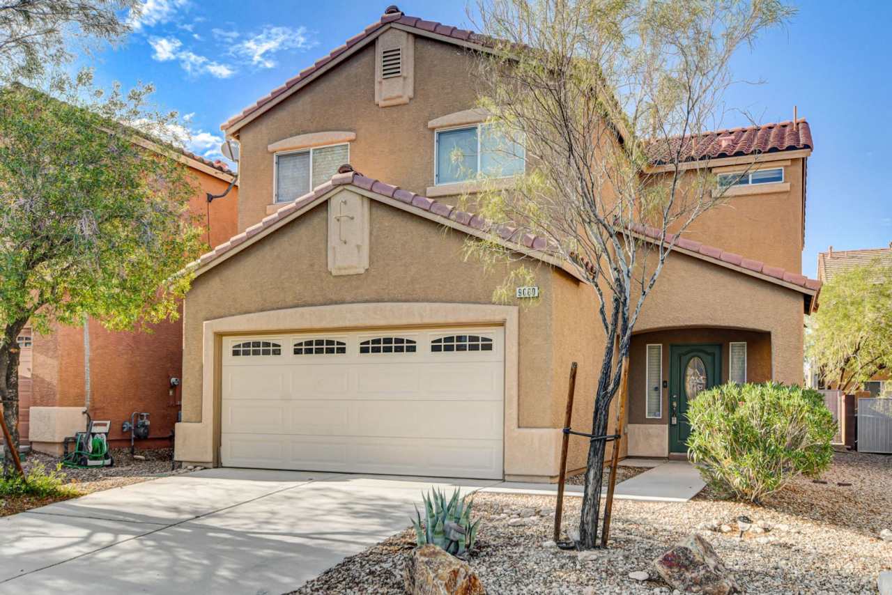 Beautiful 4 bedroom 3 bath home in Mountains Edge